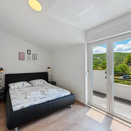 In With Pool And Bubble Bath